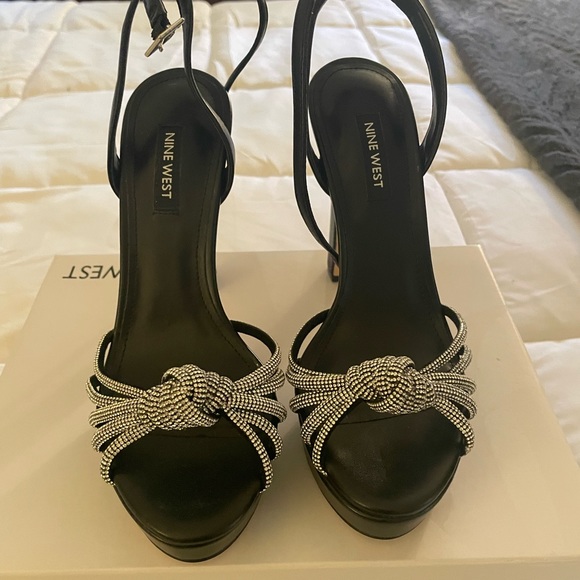 Nine West - Picture 5 of 8